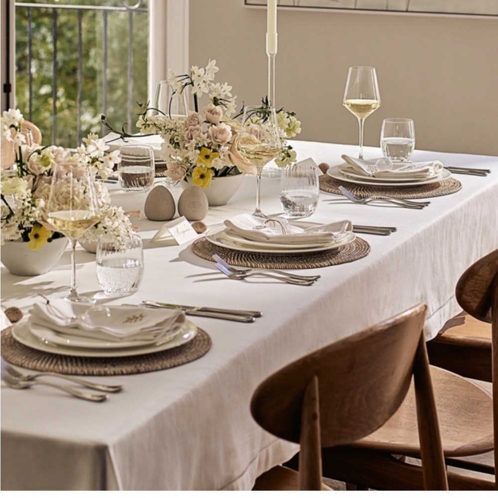 The White Company London - Luca Jour Work Tablecloth in White - Picture 3 of 6